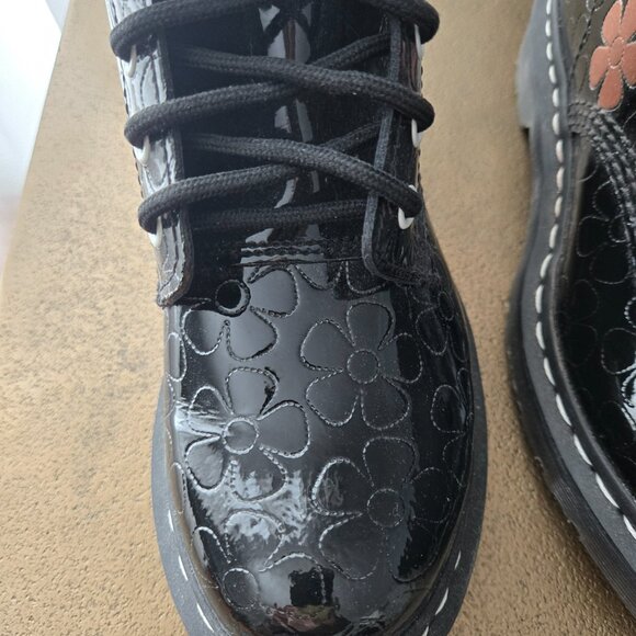 Patent leather Dr. Martens boots. - Picture 4 of 8